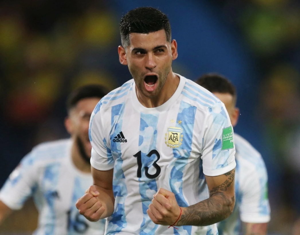 Cristian Romero tornou-se uma figura chave nas novas táticas da Argentina