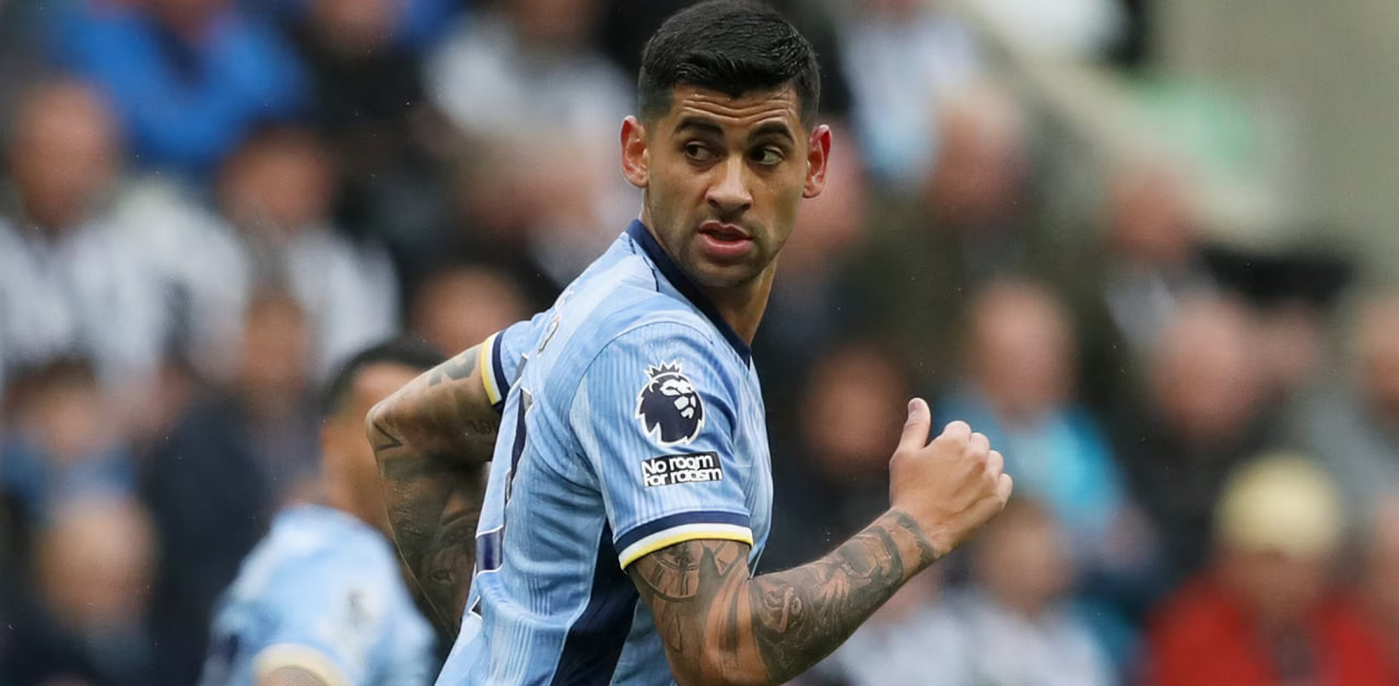 Cartão vermelho de Cristian Romero deixa o Tottenham em dificuldades contra o Milan